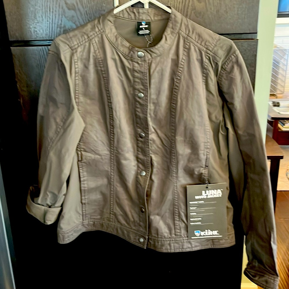 Kuhl NWT women’s jacket.  Size large.  Cute with sleeves rolled up or down